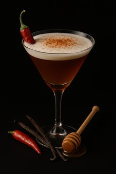 Cocktail épicé au miel, piment et vanille.