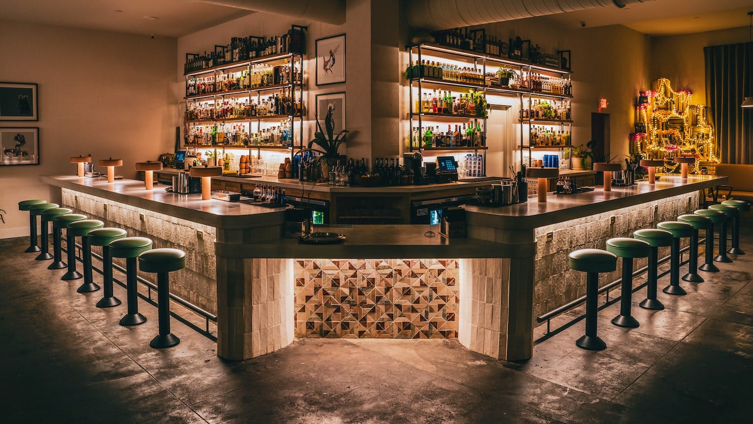 Bar à cocktails dans un lieu événementiel