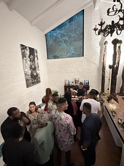 Événement Nomad Bar en intérieur avec invités et bar